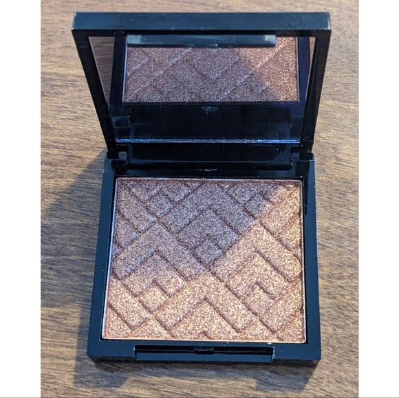 Halo On High - Cream-To-Powder Luminizer - Picture 11 of 12